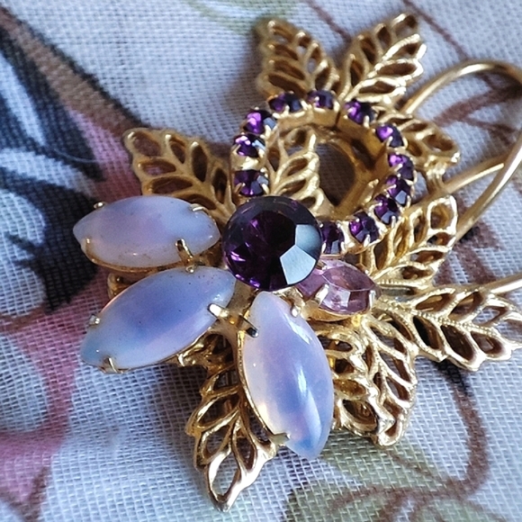 Purple Opaline Prong Set Rhinestone Gold Tone Rhodium Plate Vintage Brooch EUC - Picture 5 of 9